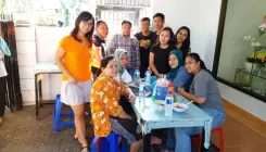 MAKAN BUBUR BERSAMA KARYAWAN BEEHIVE LAUNDRY