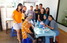 MAKAN BUBUR BERSAMA KARYAWAN BEEHIVE LAUNDRY